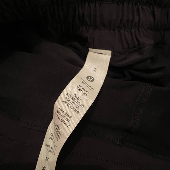 LULULEMON skort ~ NWT ~ smoke free home - Picture 2 of 2